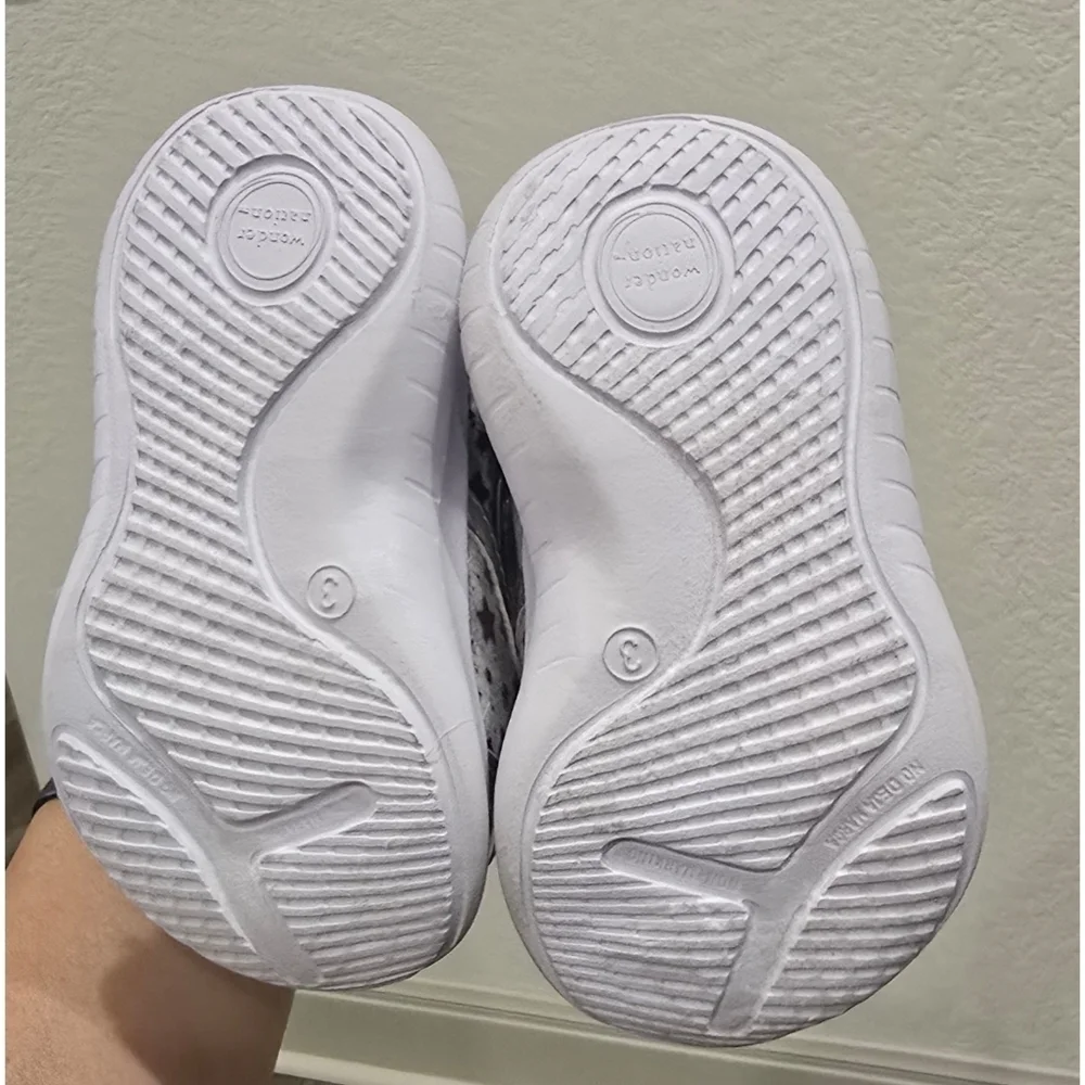 Wonder Nation Toddler Mary Jane Bow Slip-On Sneakers Size 3 – Silver Star Print